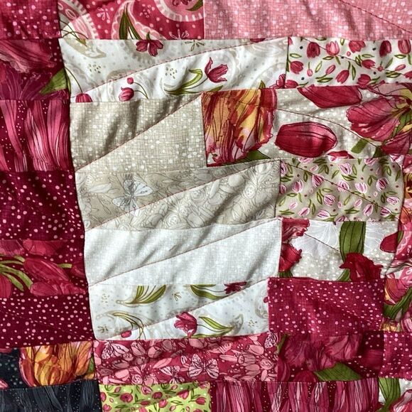 Hand Crafted Tulip Tango Quilt - Picture 6 of 16